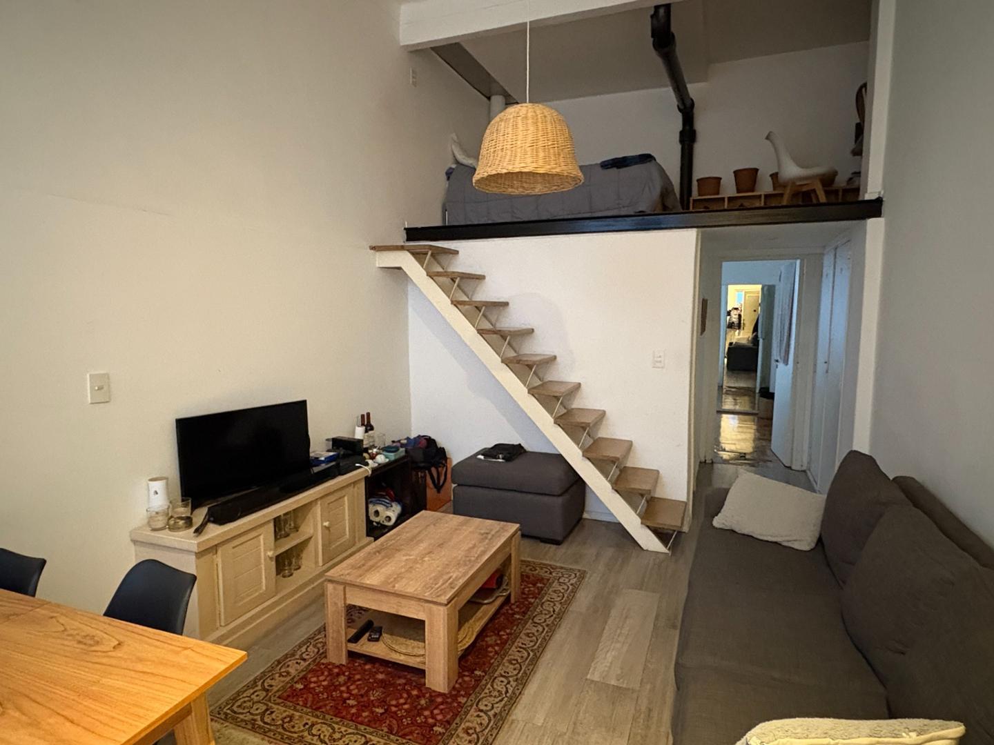 VENTA - Recoleta - 2 amb con patios y entrepiso. Reciclado.