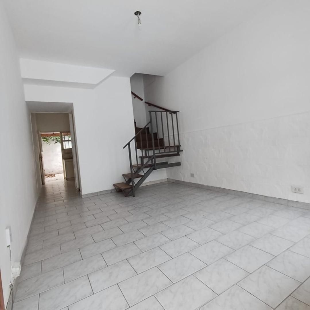 Depto Tipo Casa en Alquiler de 3 ambientes