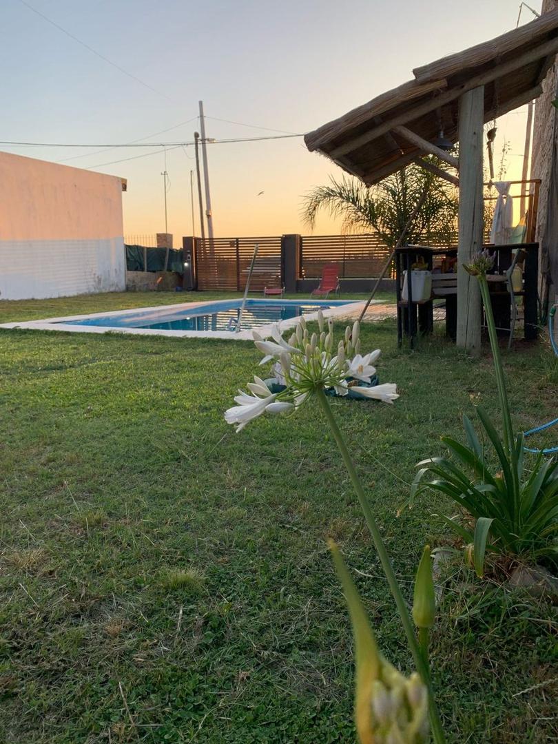 Venta Casa un dormitorio, pileta cochera Roldan