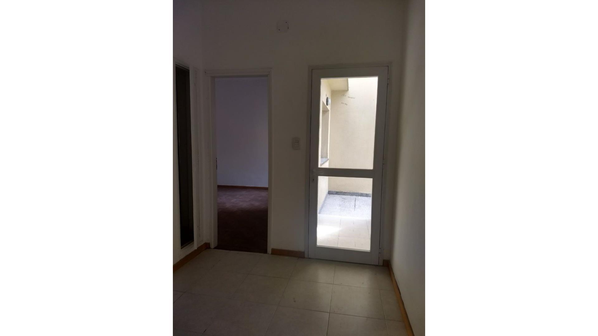 casa de pasillo en alquiler dos dormitorios