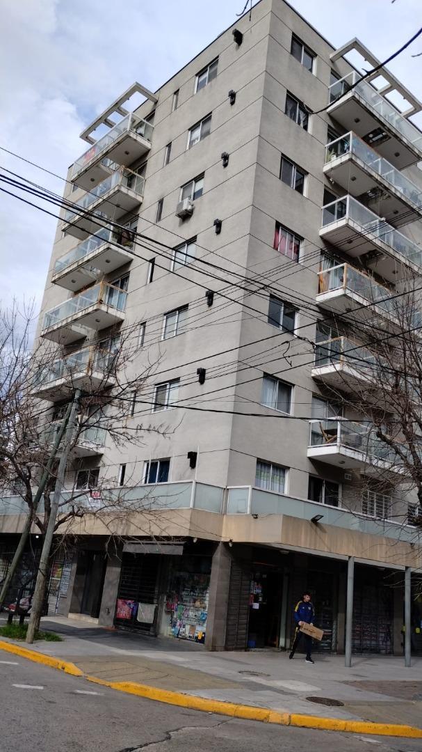 venta departamento 2 ambientes al frente con balcón en Wilde