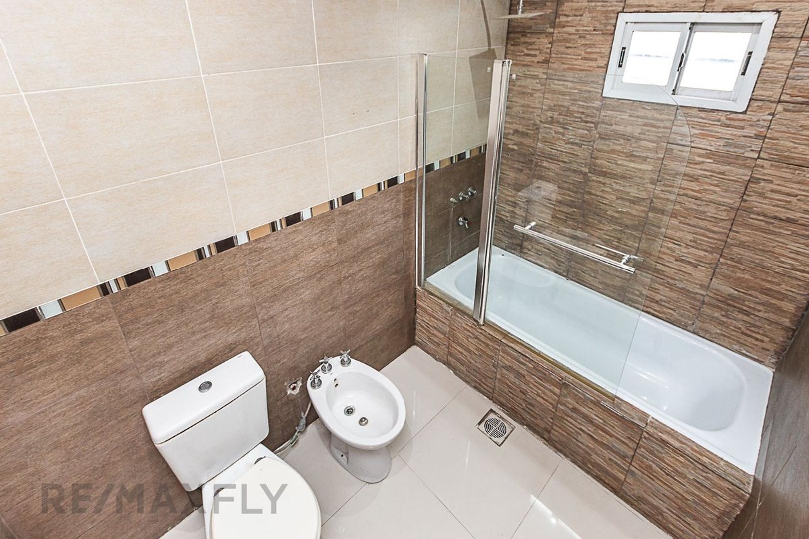 VENTA EN BLOCK CASA Y DEPTO 6 AMBIENTES TEMPERLEY