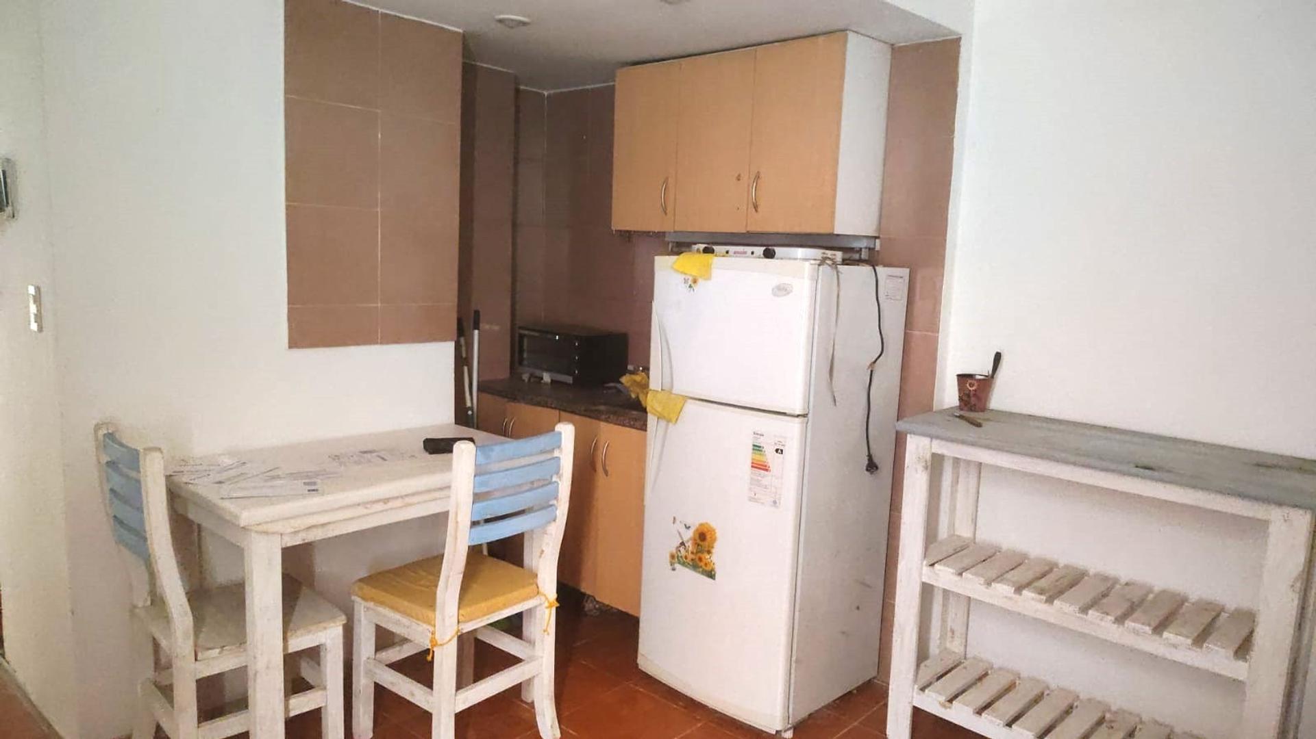 DEPARTAMENTO DE 2 AMBIENTES POR ESCALERA.FRENTE A  UADE