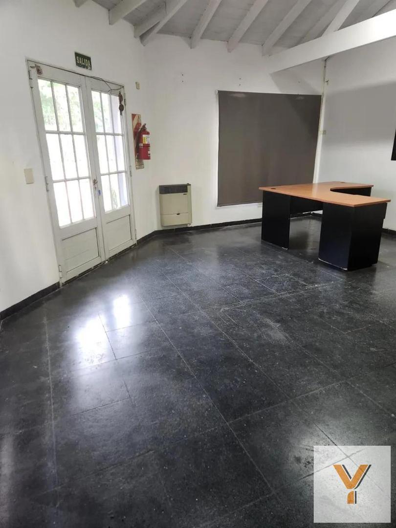 Oficina 4 ambientes con 3 baños