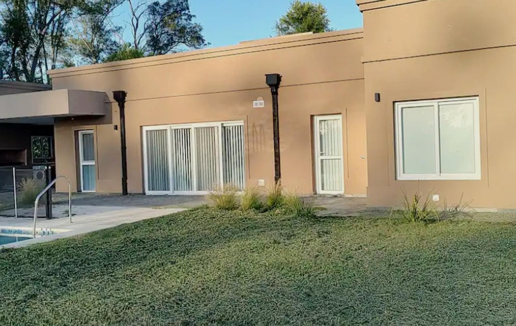 Casa 4 ambientes con 3 baños