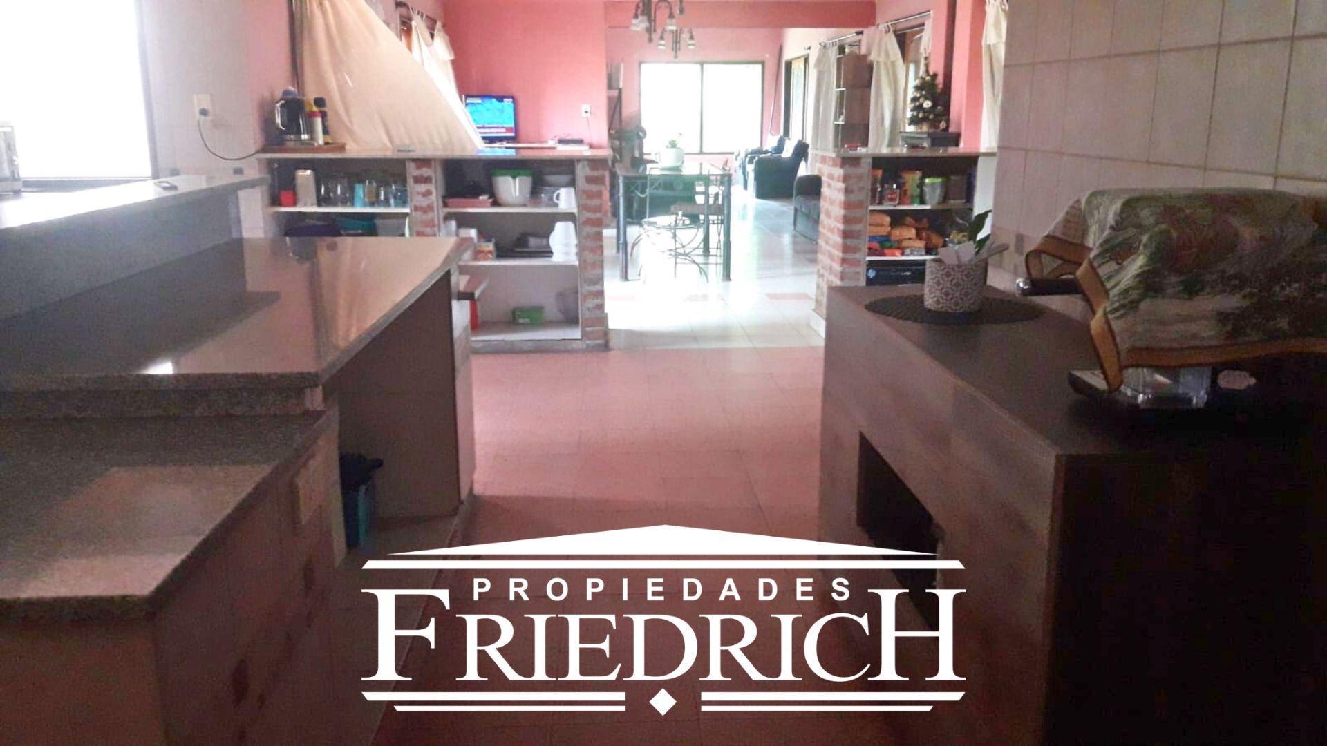 Casa 5 ambientes con 2 baños