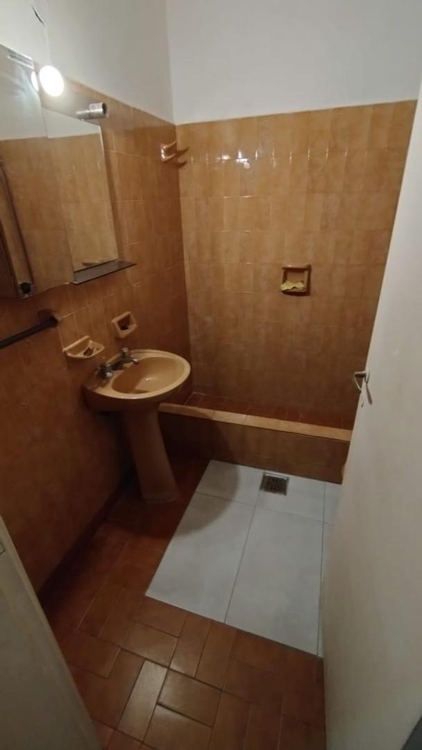 Depto Tipo Casa en Alquiler en Caseros, $ 680.000