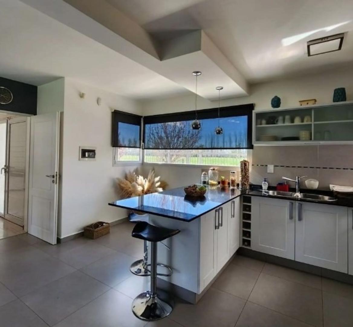 VENTA CASA de tres dormitorios en B° Manzanar - Cipolletti