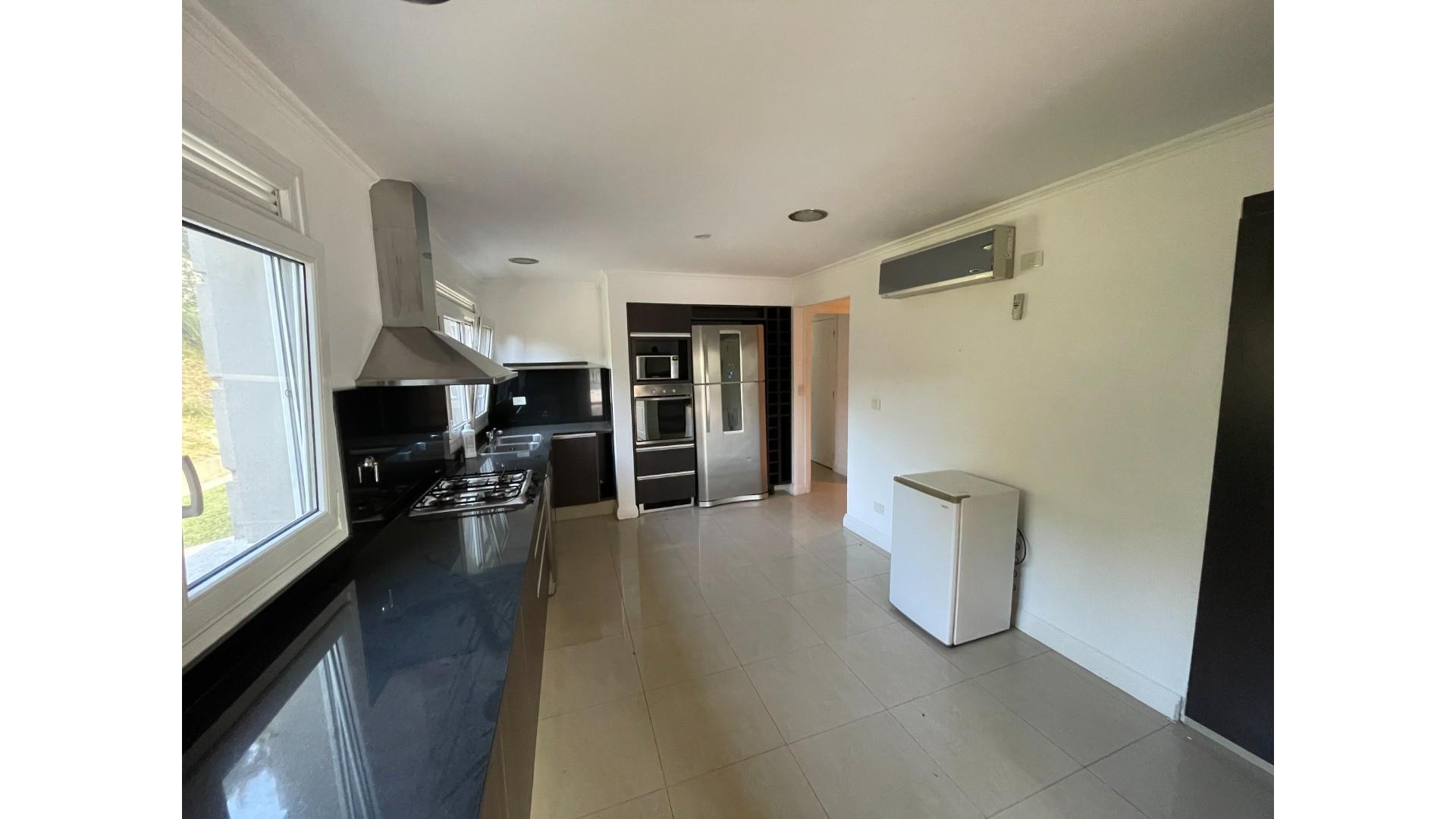 Departamento en Venta con 3 cocheras