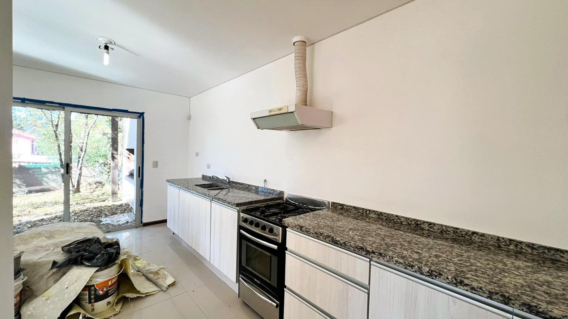 Casa 4 ambientes con 2 baños