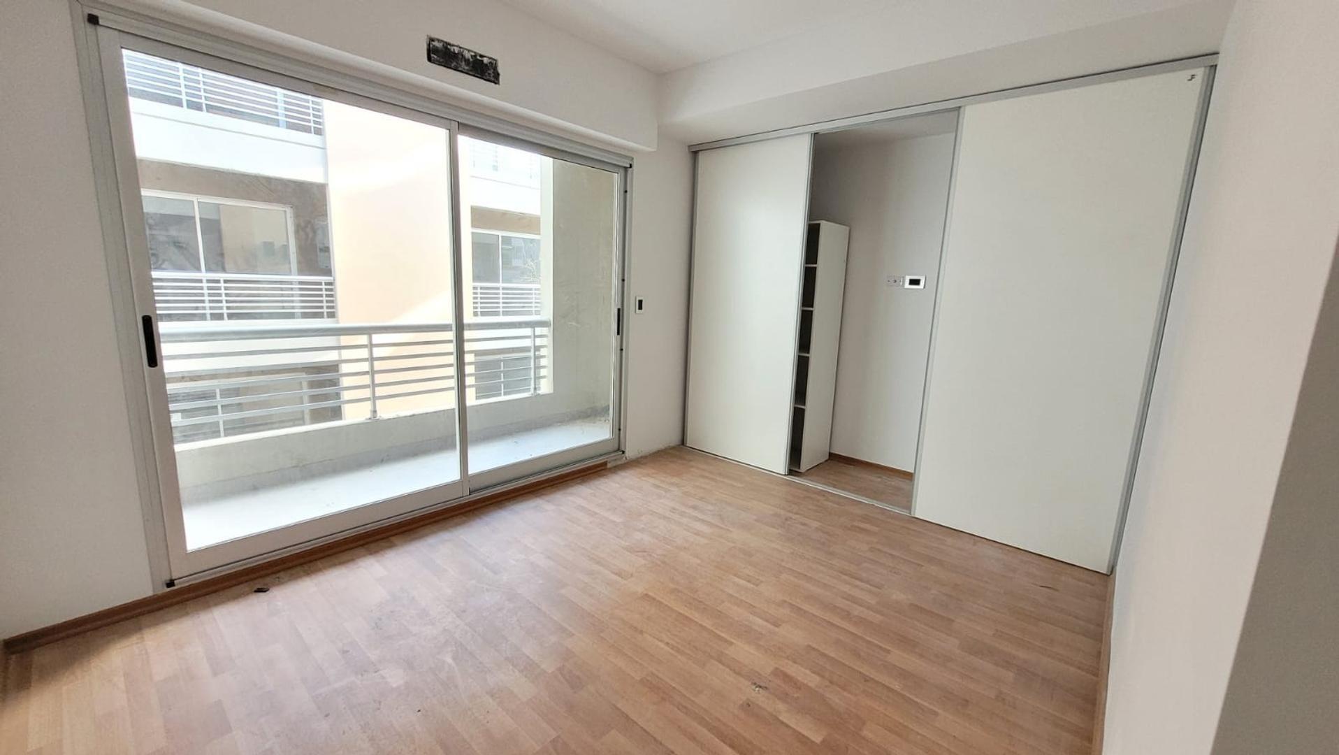 DEPTO 4 AMB SEMIPISO C/ DOBLE BALCON Y COCHERA CUB.