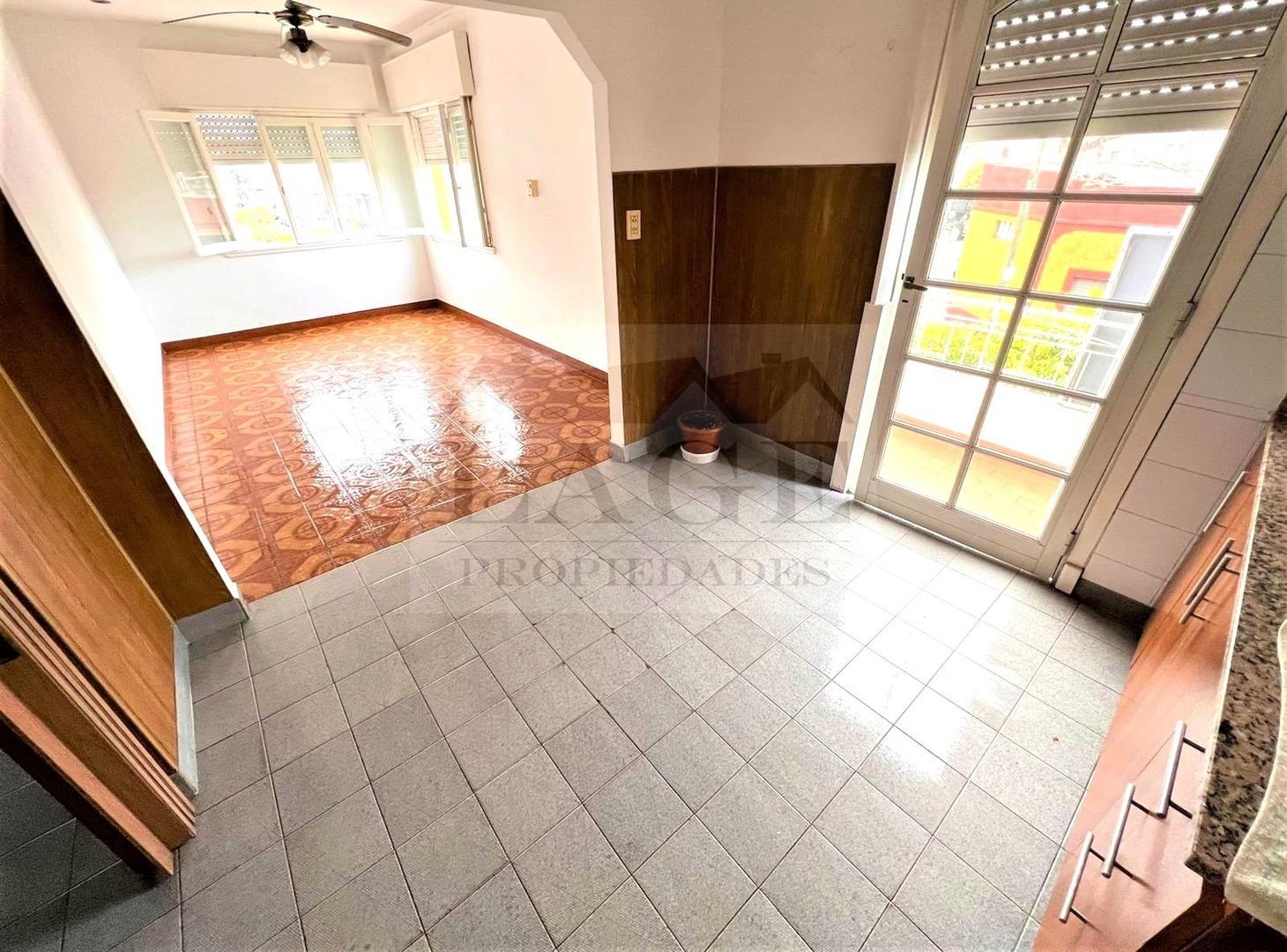 2 UNIDADES VENTA 2 Y 3 AMB 1er PISO S/EXPENSA BALCON FRENTE