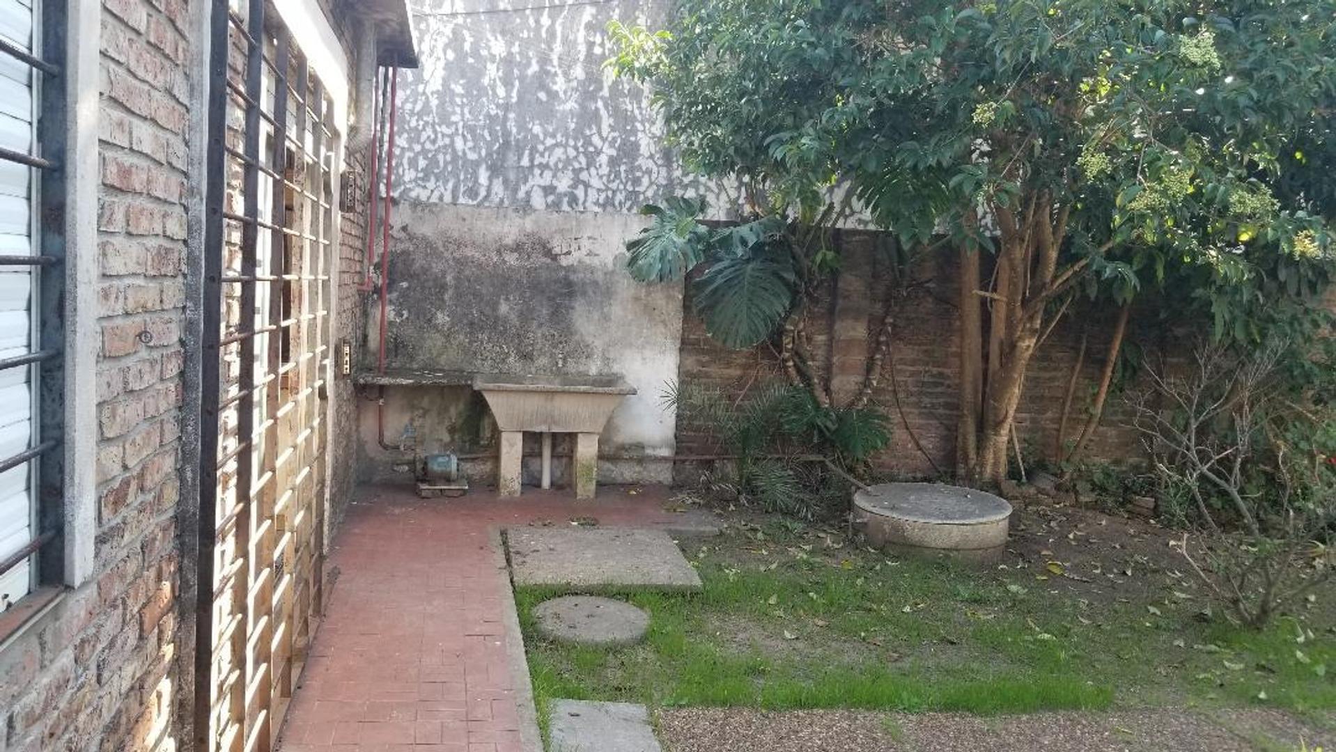 Casa 3 ambientes con 1 baño