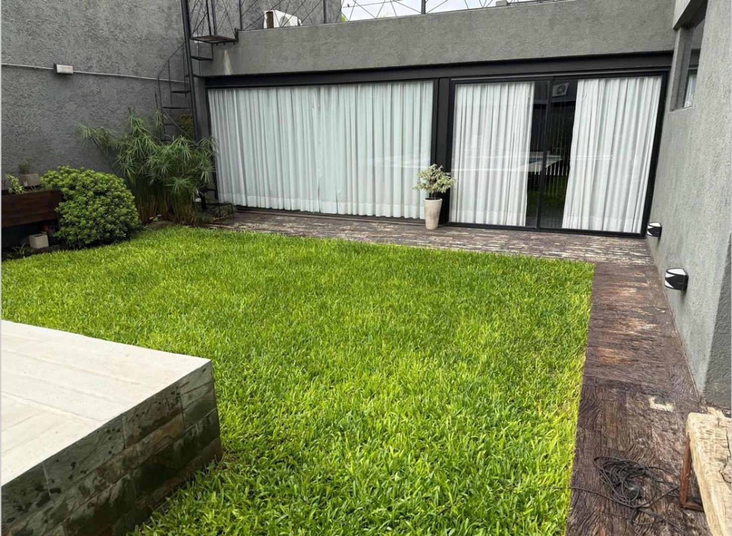 SE VENDE Extraordinaria Casa 4 Dorm B° Los Carolinos