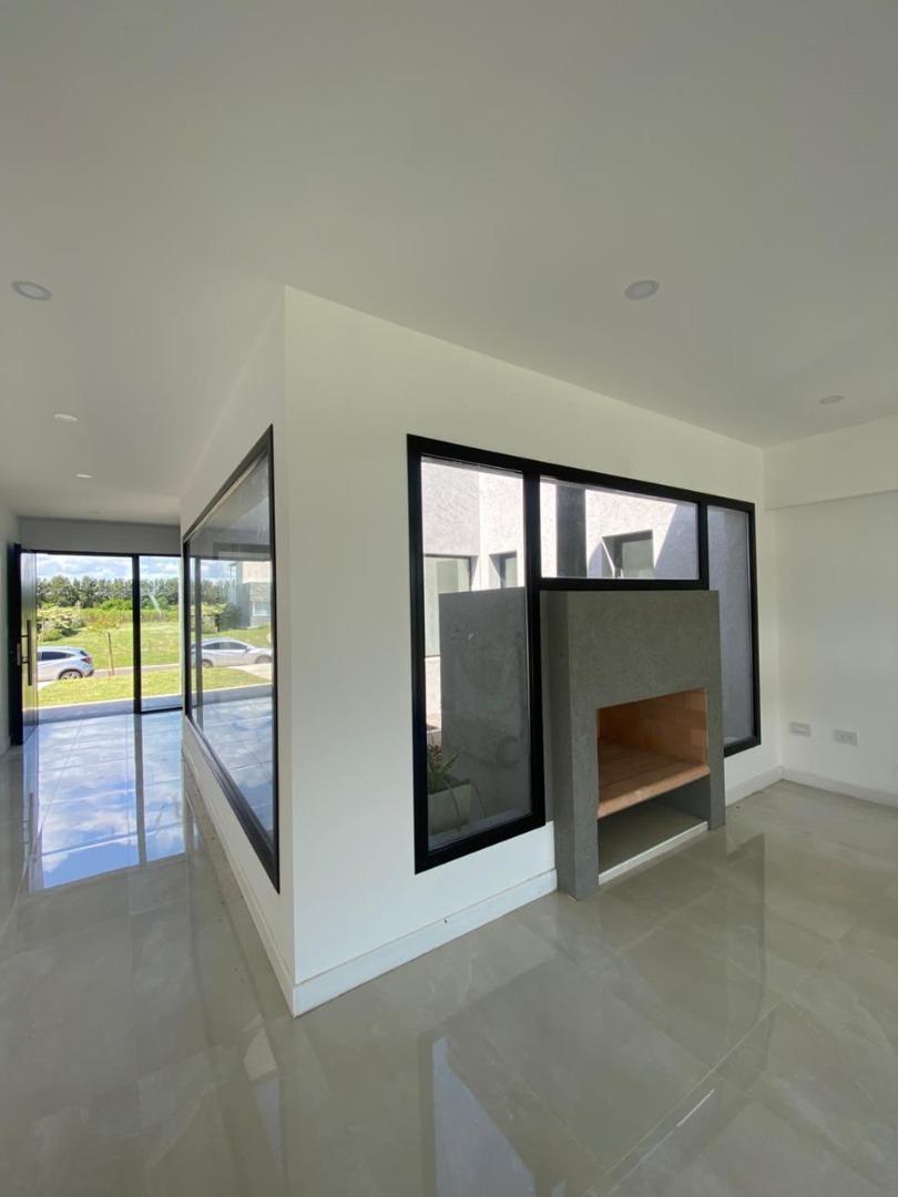 Casa 5 ambientes con 3 baños