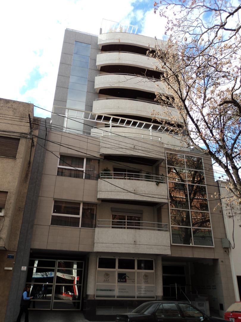 Dean Funes al 300 dpto 1 dor c/coch