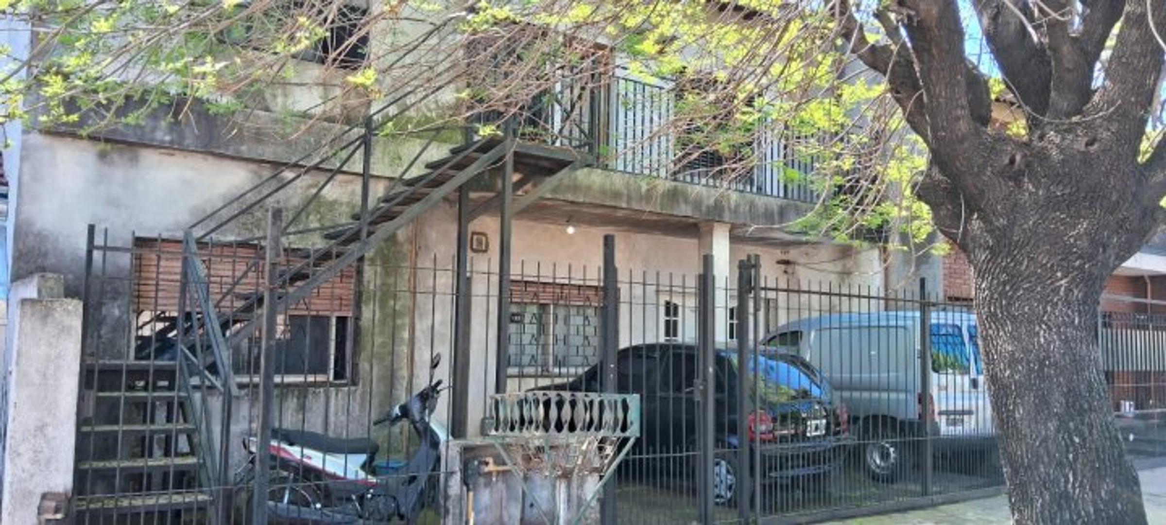 CASA DE 6 DORMITORIOS 3 BAÑOS SON DOS UFs VENTA EN BLOCK RETASADA 