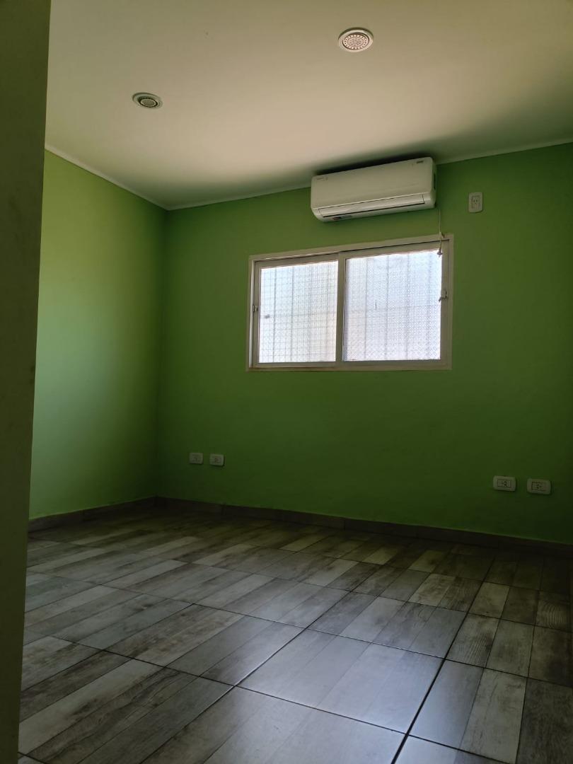 Casa en Alquiler con 1 cochera