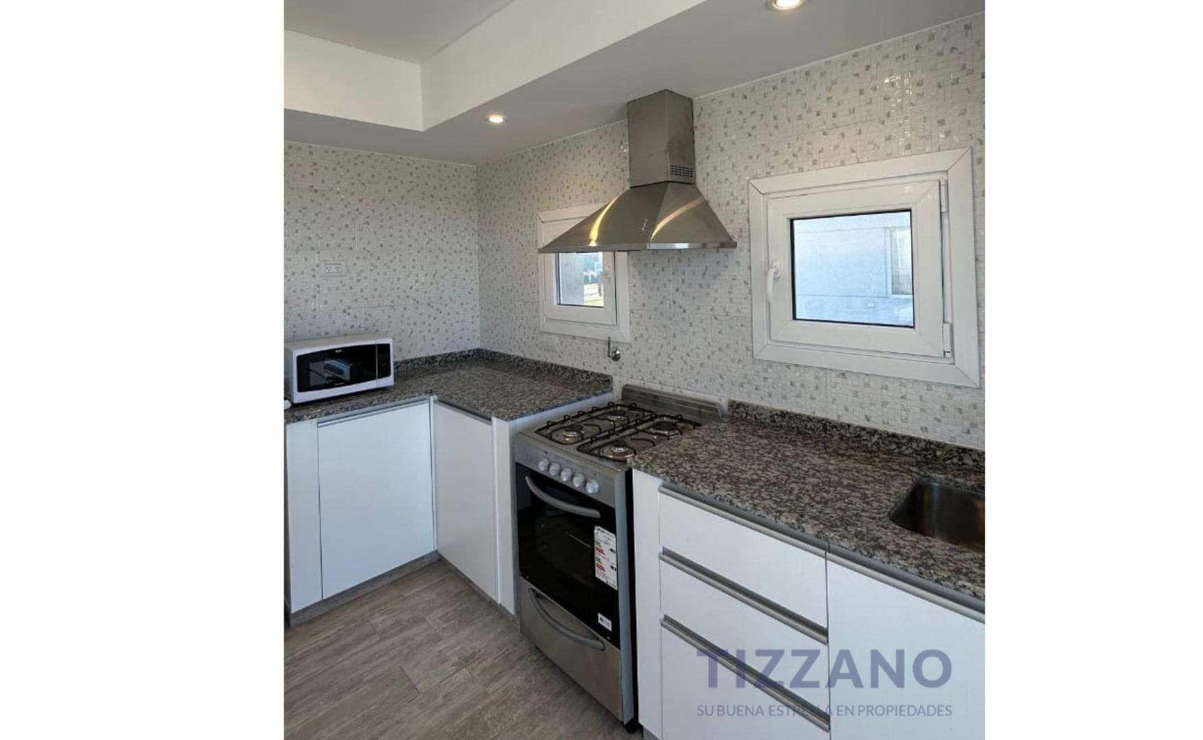 Casa en Alquiler con 4 cocheras