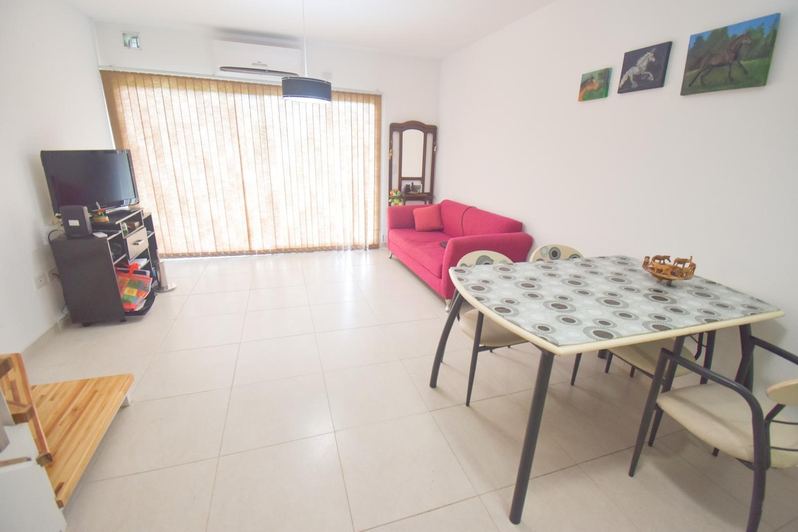 Casa 2 ambientes con 1 baño