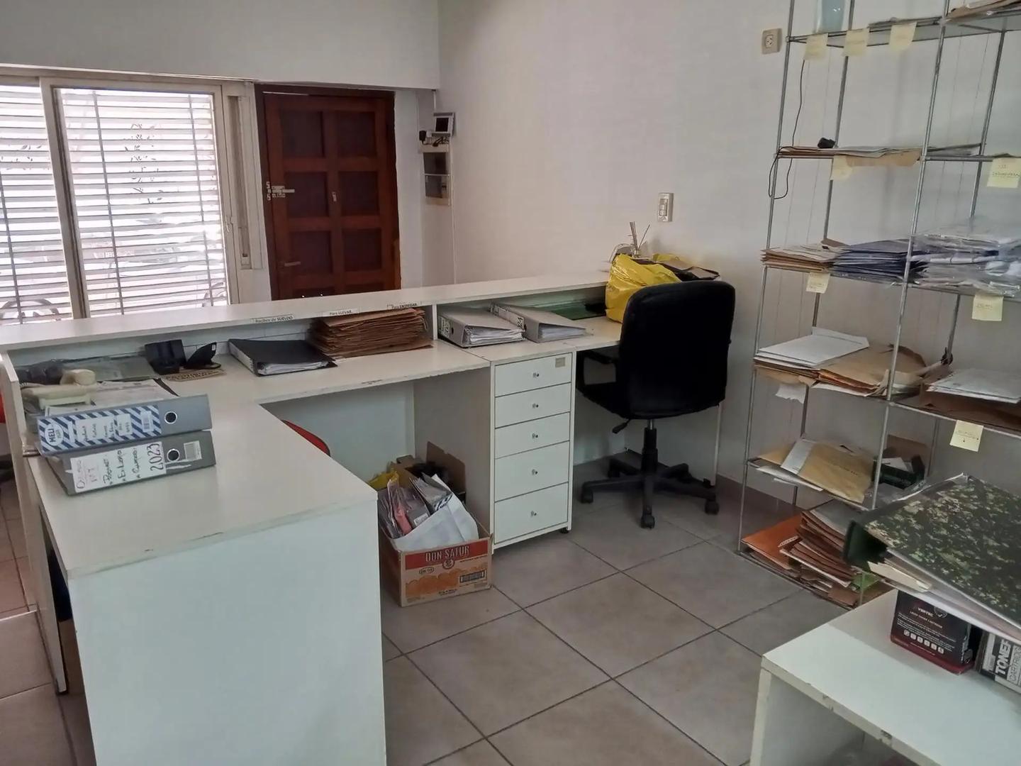 CASA EN VENTA LA PLATA 4 DORMITORIOS COCHERA PATIO