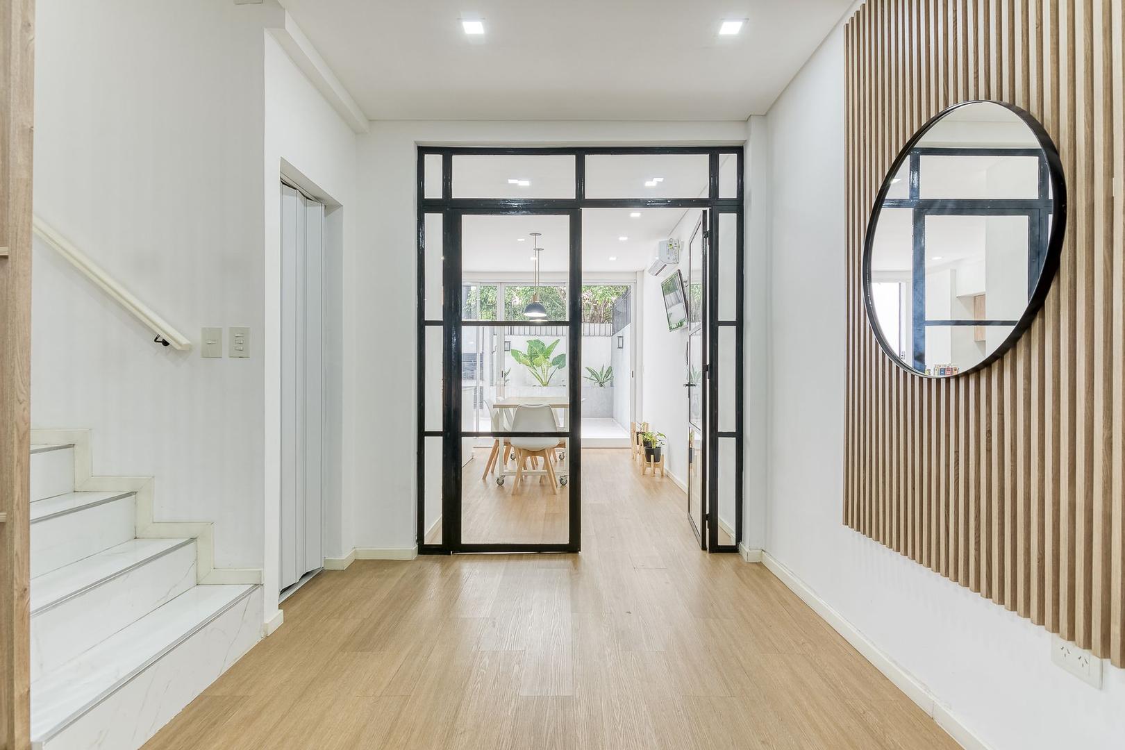 Casa en Venta con 2 cocheras