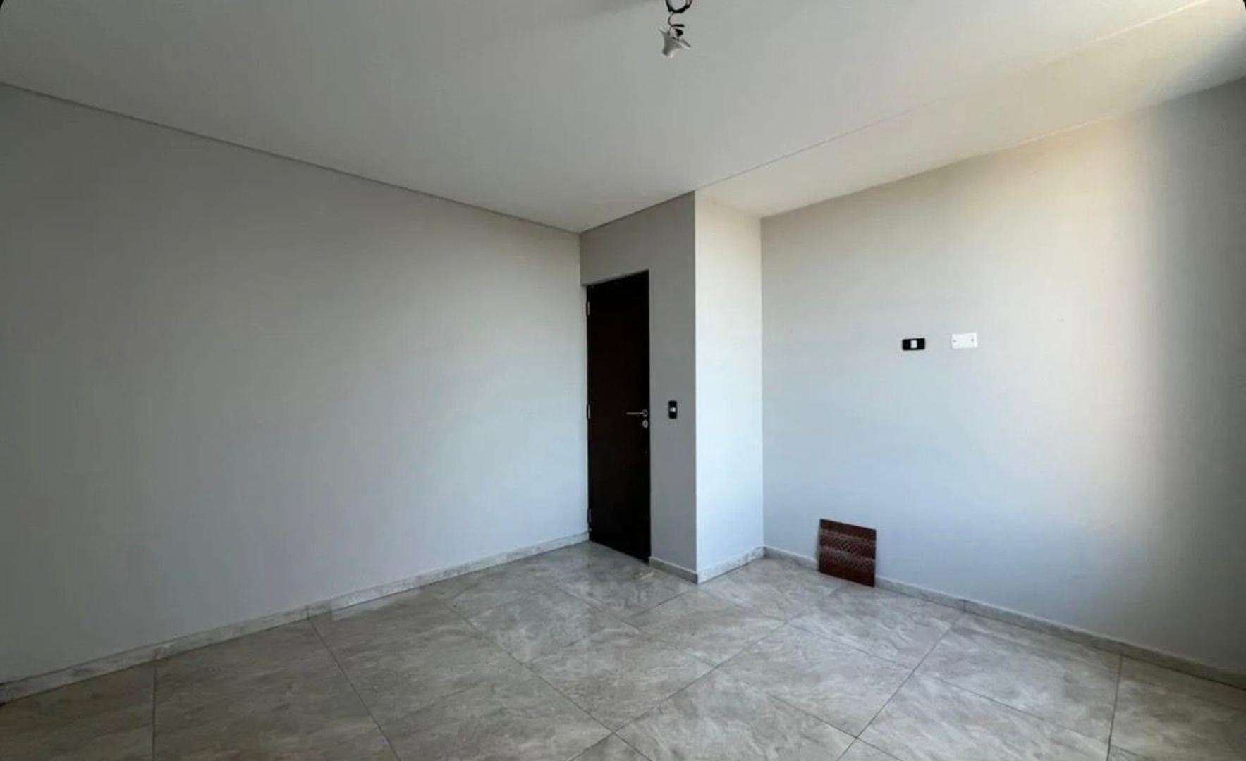 DUPLEX EN VENTA 2 DORM 2 BAÑOS EN VALLE CERCANO - LA AMISTAD
