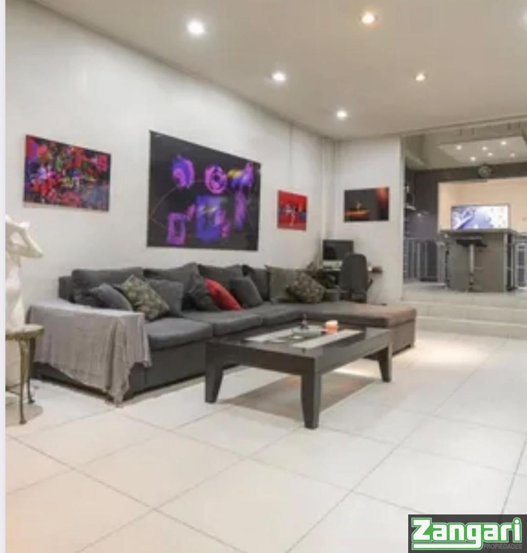 Casa 5 ambientes con 3 baños