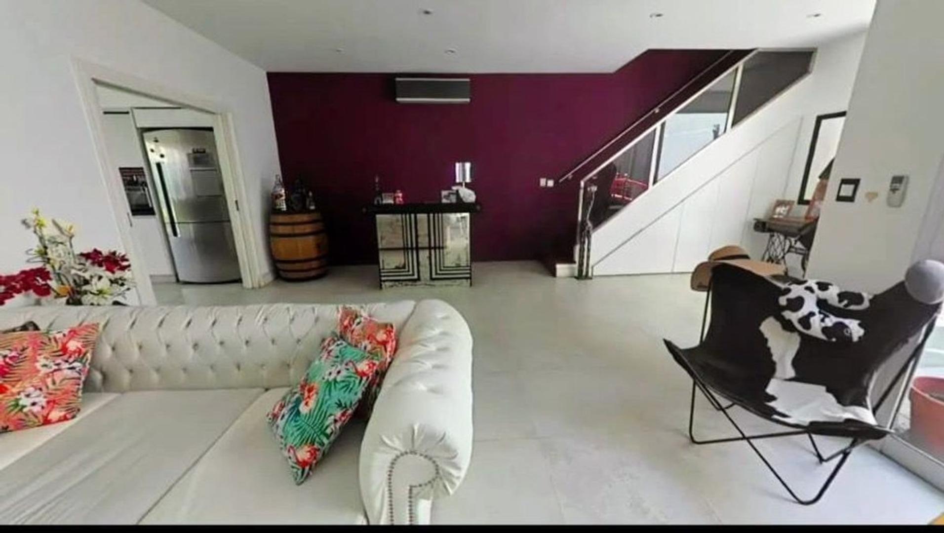 VENTA CASA AVELLANEDA 6 AMBIENTES PARQUE PILETA