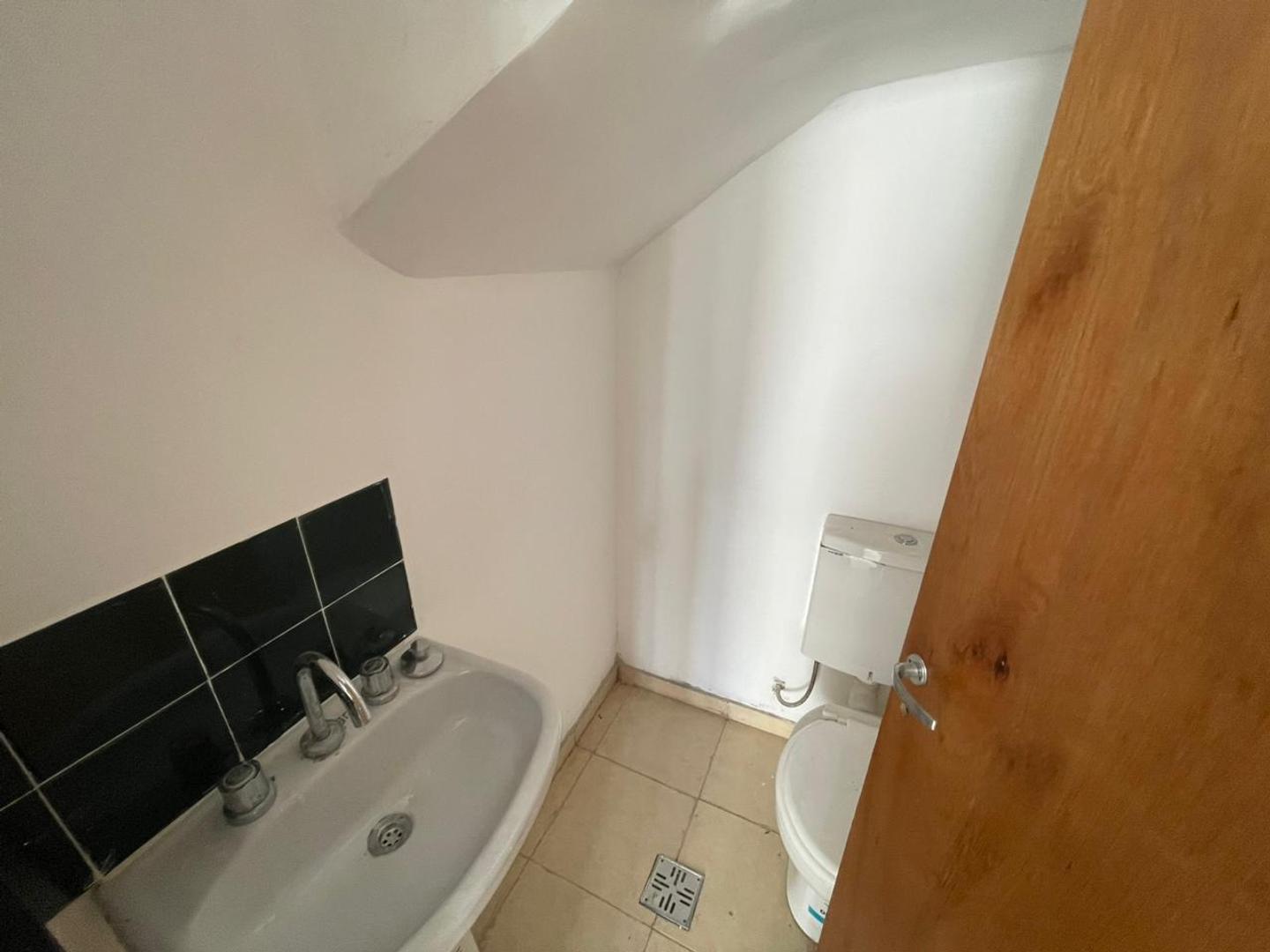 Casa en Alquiler en Castelar, $ 650.000