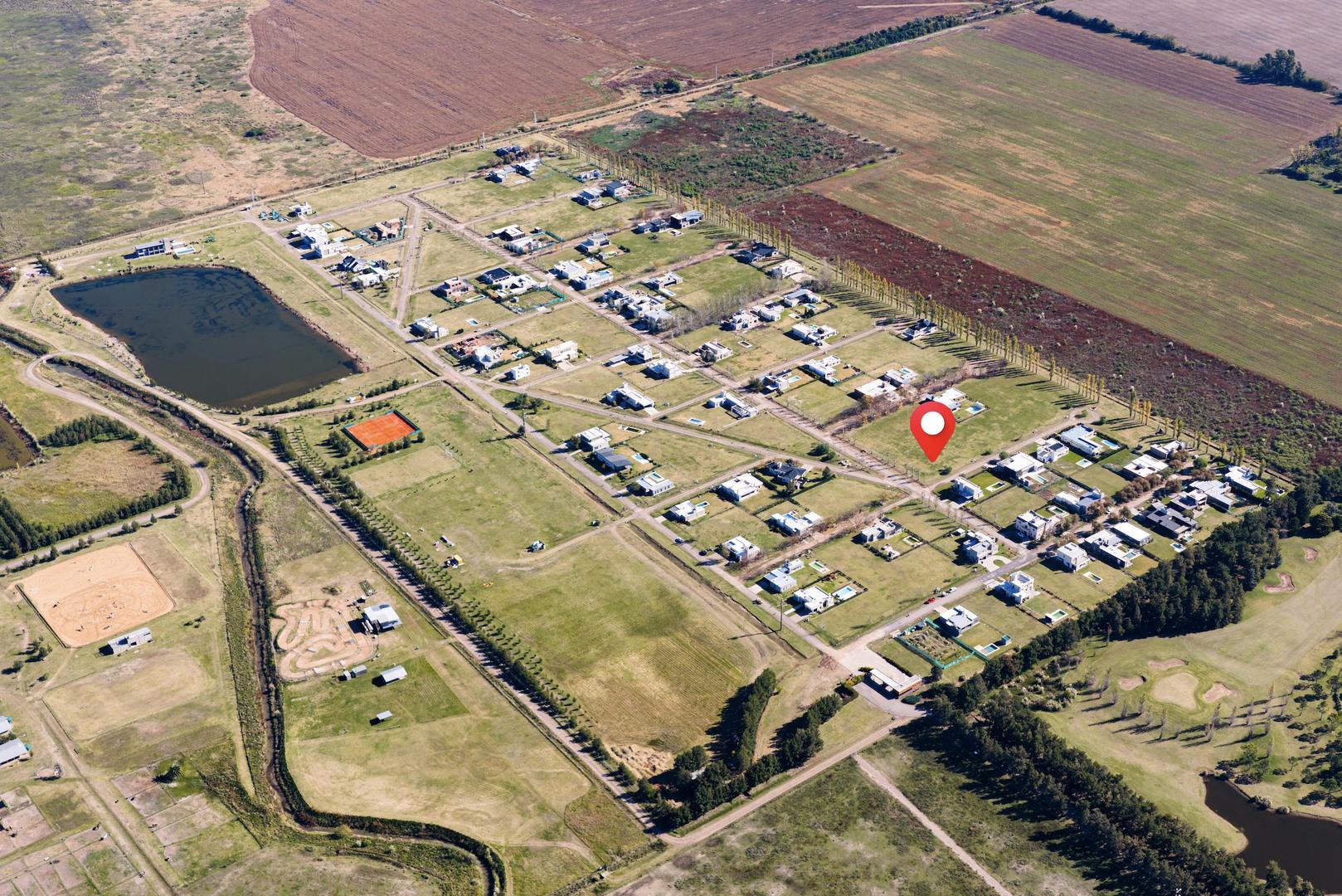 Lote en venta en barrio privado Haras de Funes