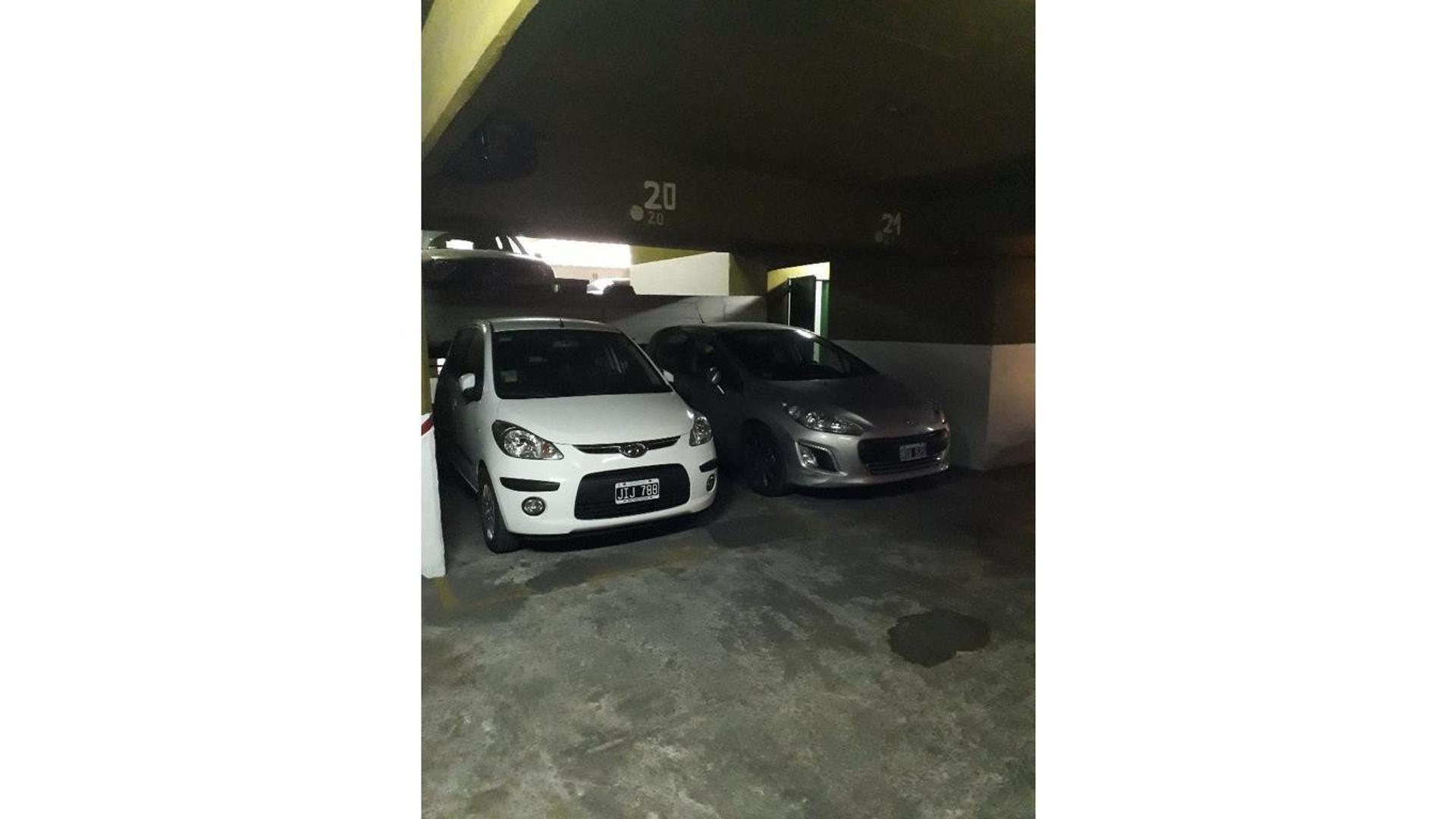 3 COCHERAS FIJAS CUBIERTAS (en block)