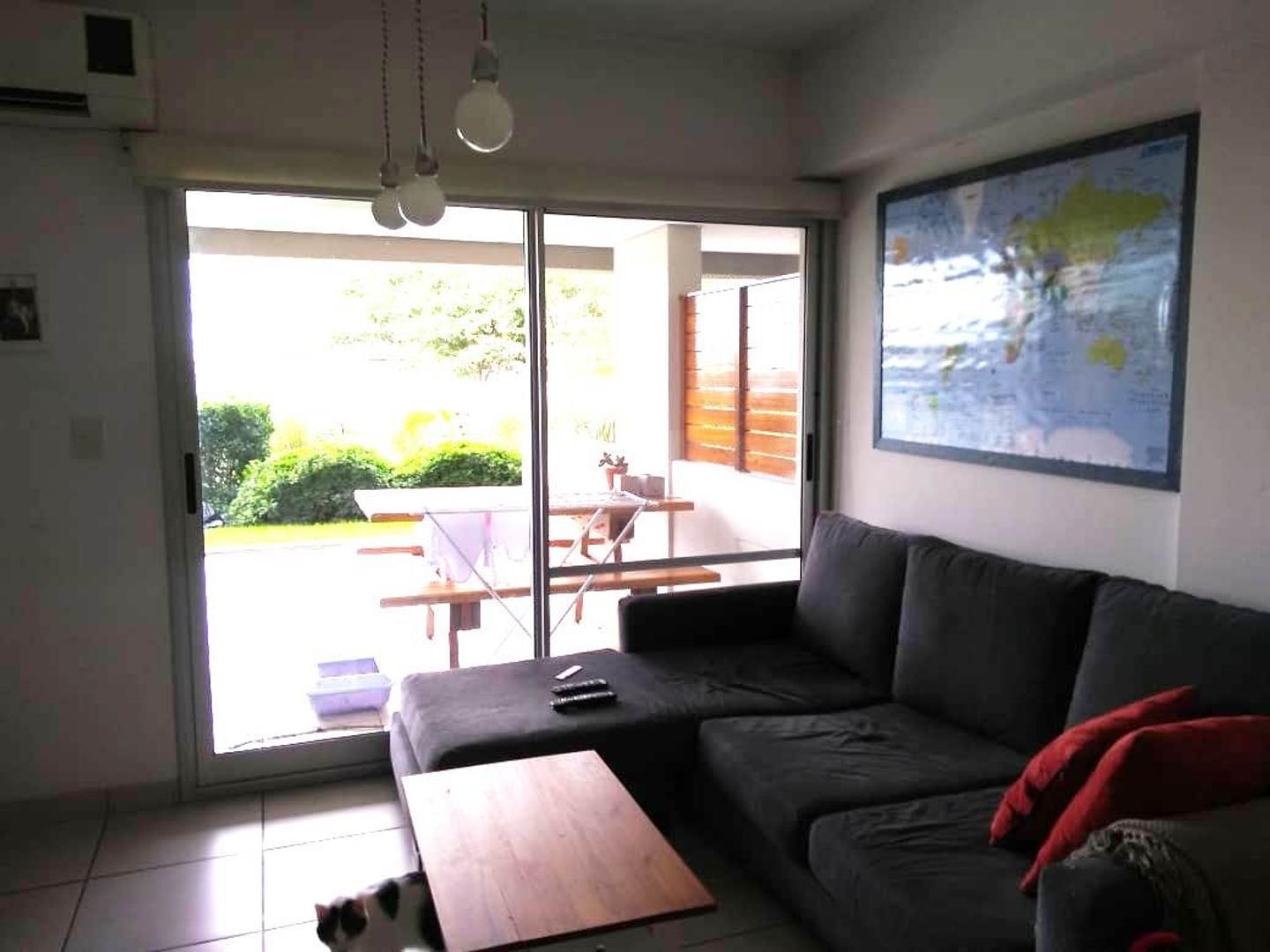 USD 800 ALQUILER ANUAL PB 2 AMB. Y MEDIO AL LAGO, C/COCH.