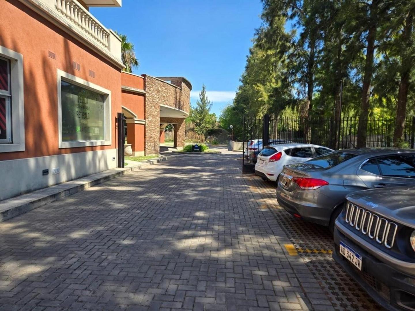 Local en Pueblo CaamaÑo Pilar!