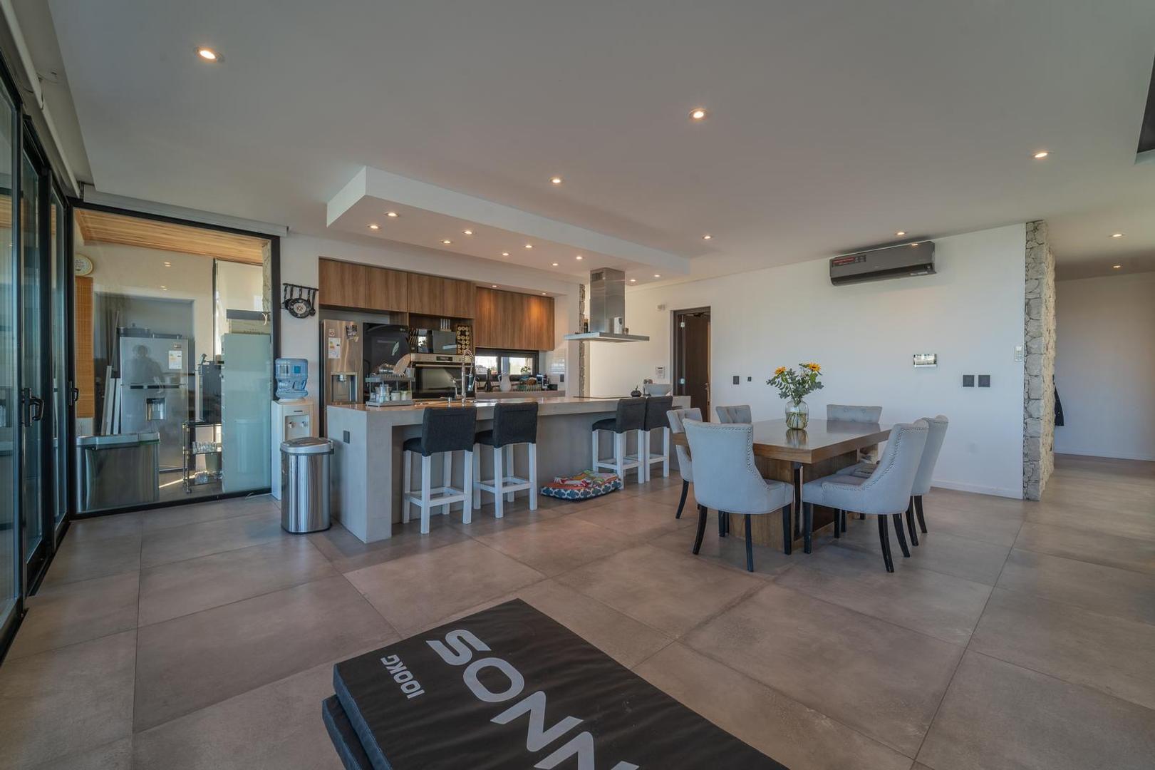 Casa 4 ambientes con 4 baños