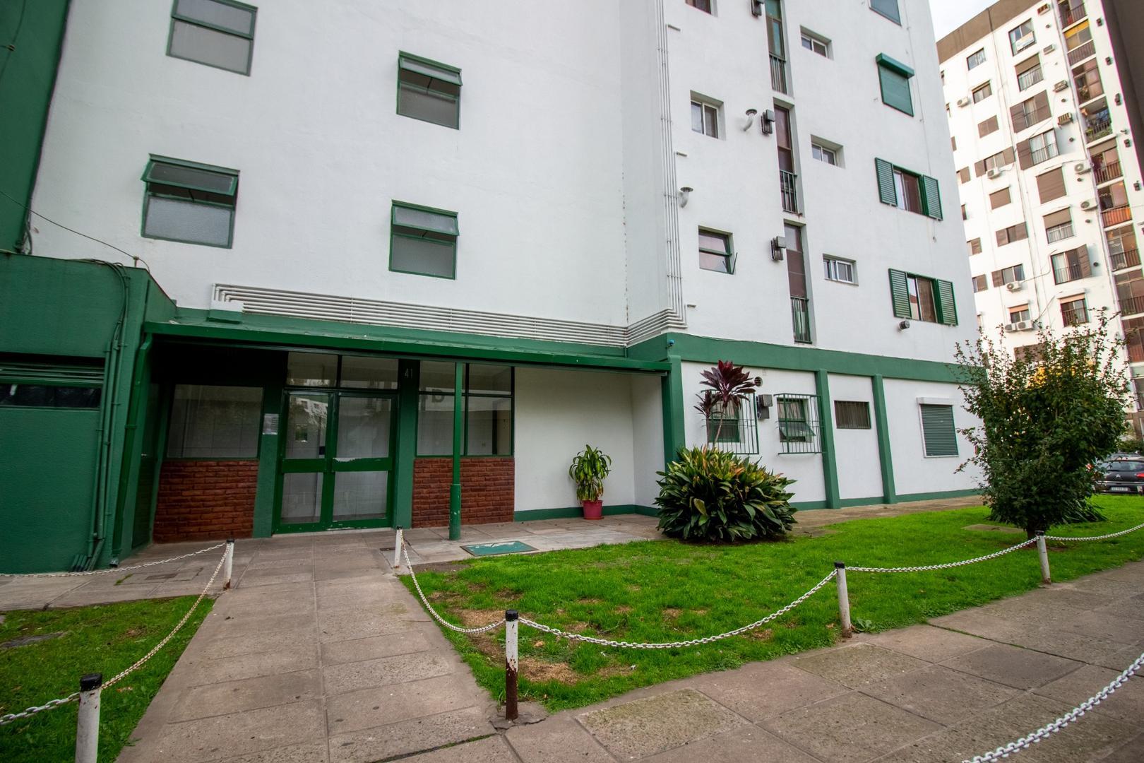 Av Las Flores 1600 , Piso 5