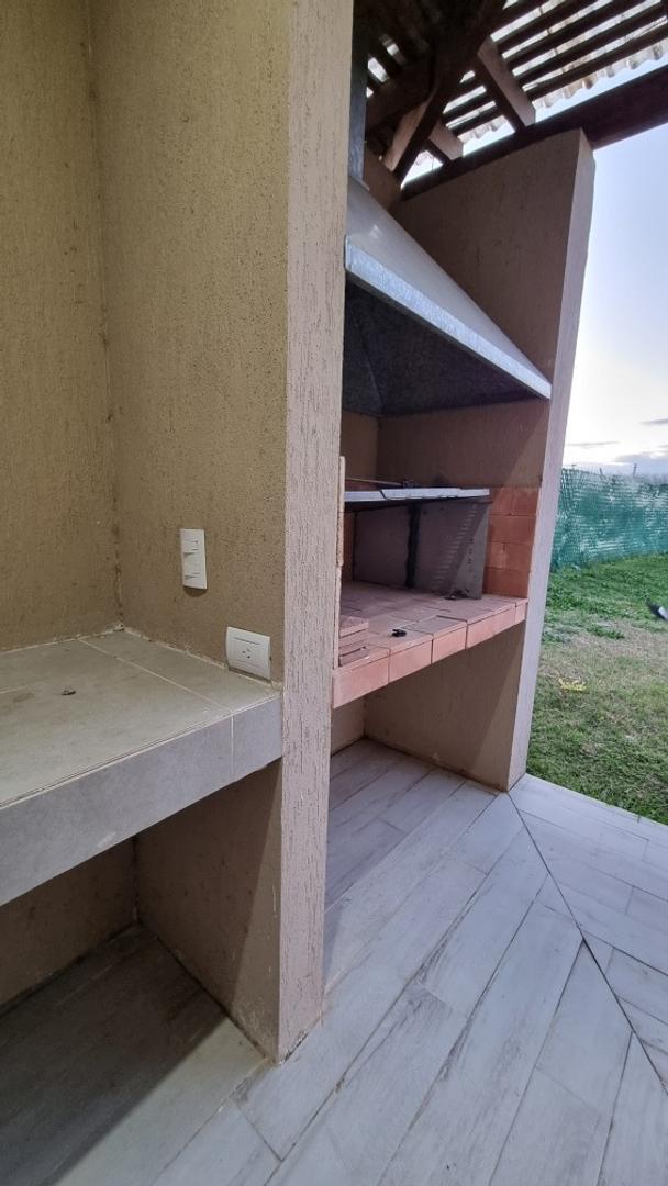 Casa 3 ambientes con 2 baños