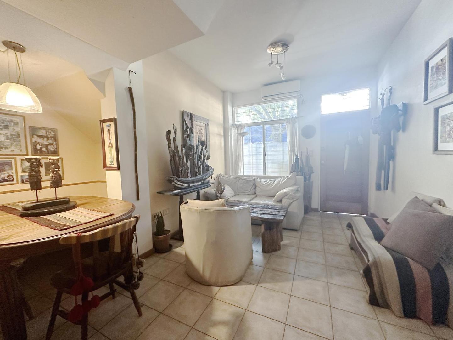 Depto Tipo Casa 4 ambientes con 2 baños