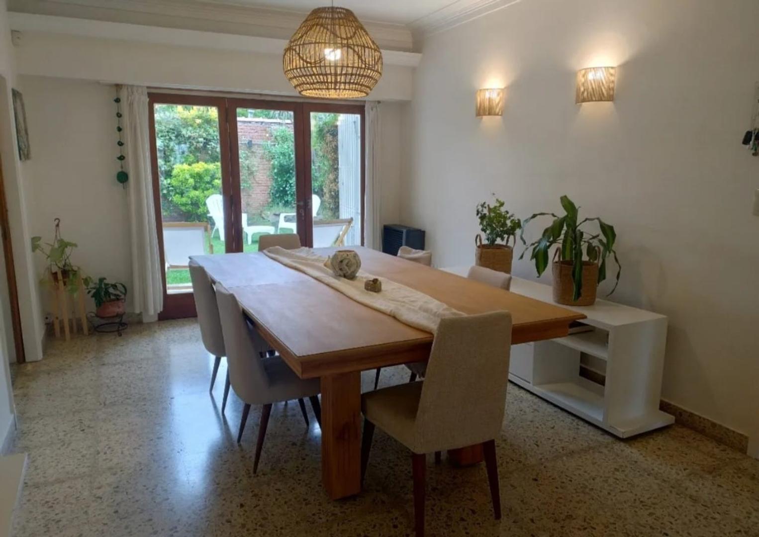 Casa 5 ambientes con 4 baños