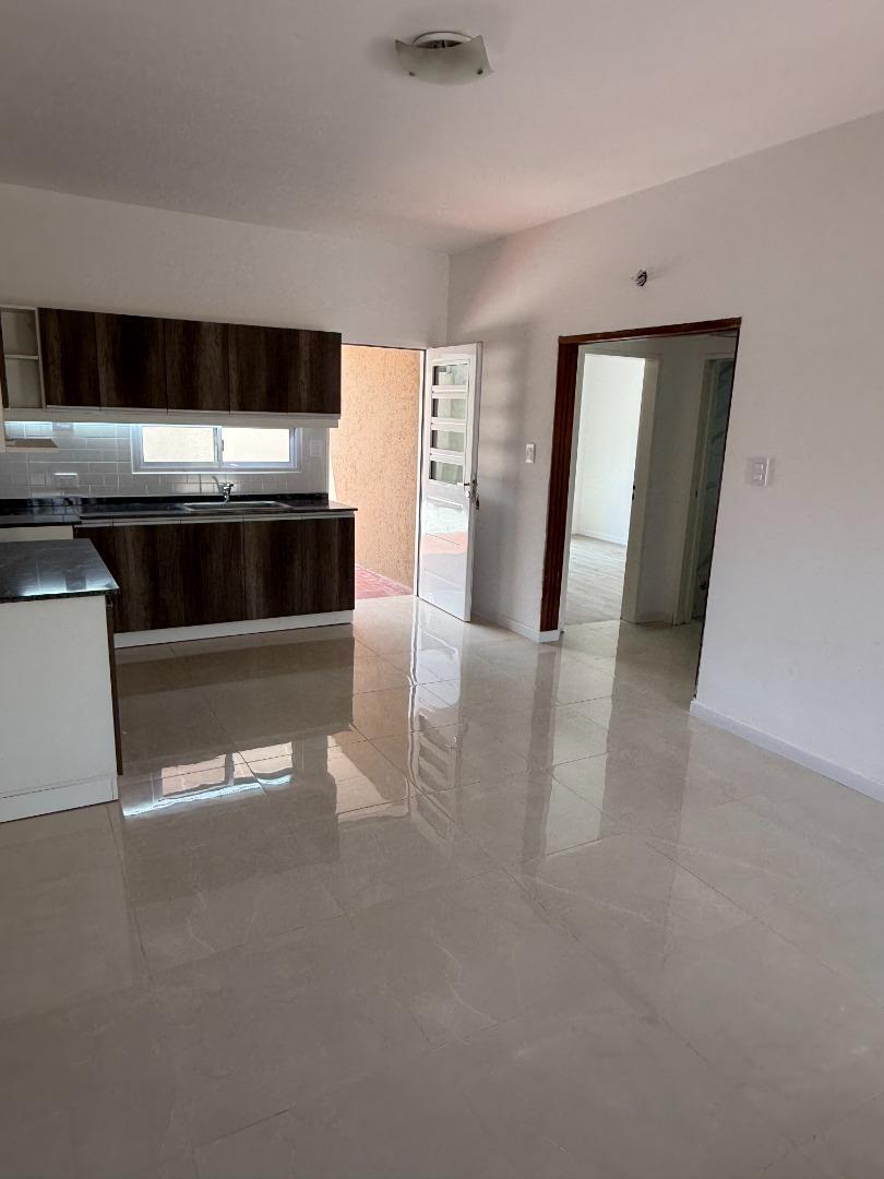 Casa de pasillo 2 dormitorios en Barrio Belgrano