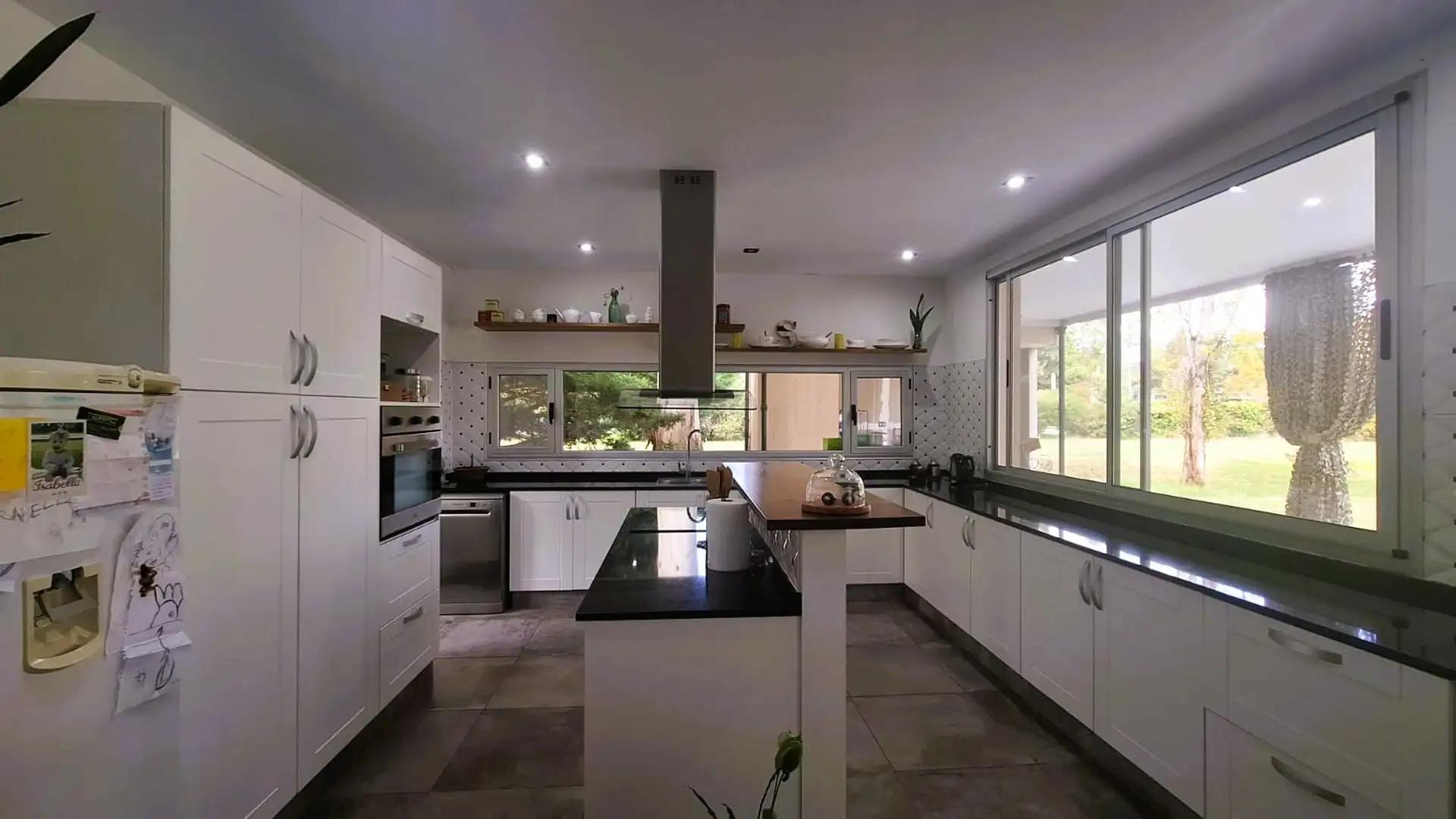 Casa en Venta en Club Miralagos, USD 255.000