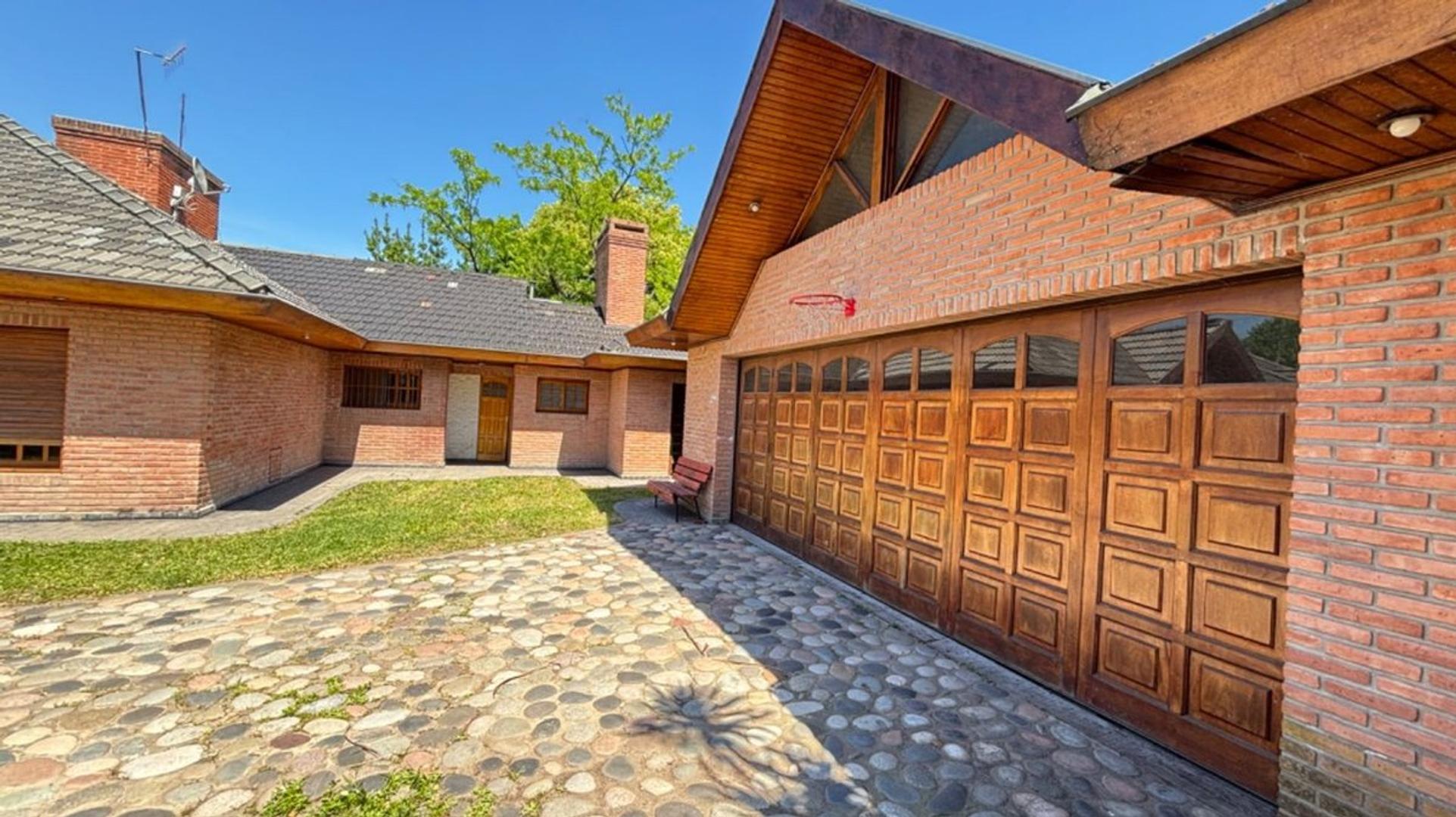 Casa en Venta con 5 cocheras