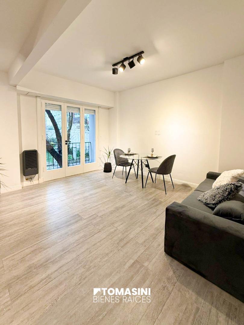 DEPARTAMENTO DE 2 AMBIENTES A LA CALLE CON BALCON CORRIDO