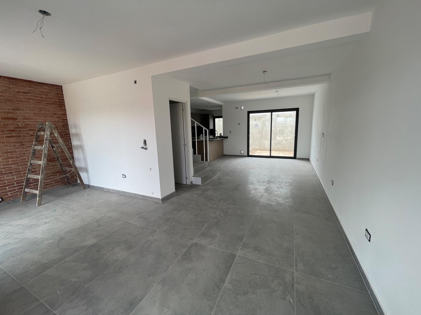 Duplex a la venta! A estrenar! Frente a plaza!