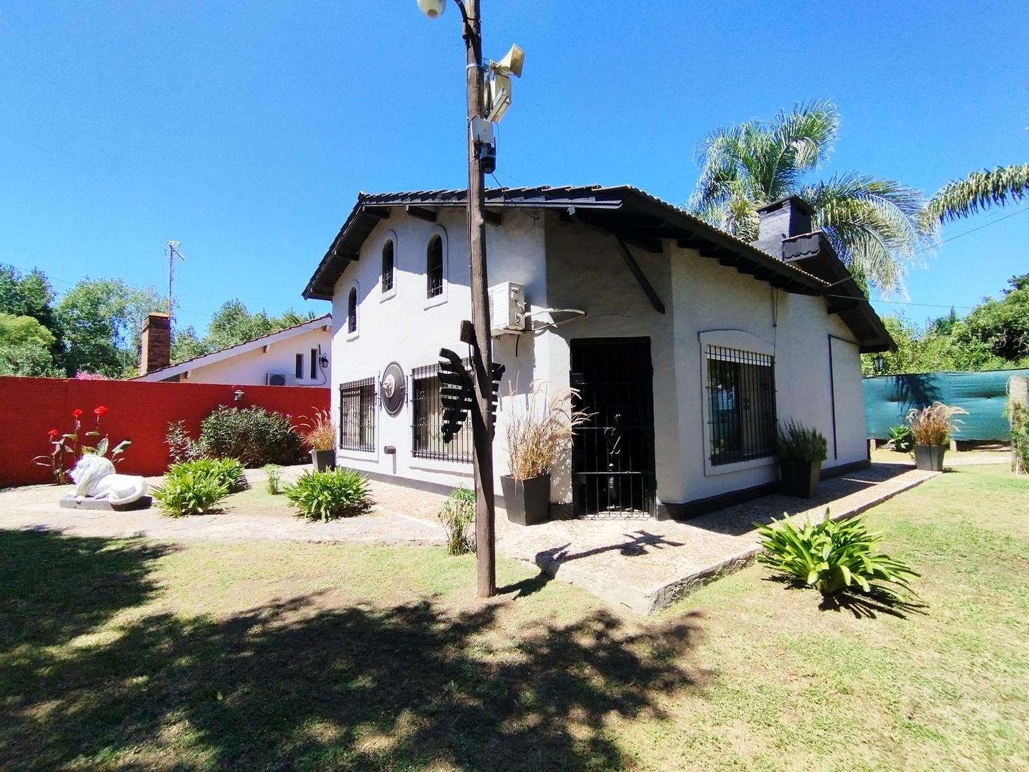 Casa en Venta con 2 cocheras