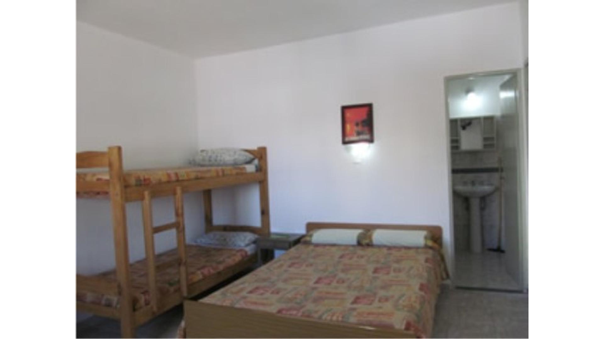 HOTEL EN STA TERESITA, MED. CUADRA DEL MAR HAB. DISPONIBLES