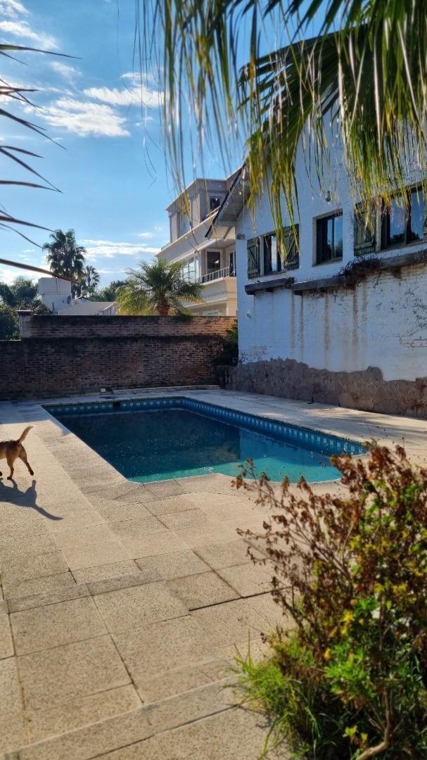 Imponente Casa de Época sobre Barranca de Perú en Acassuso