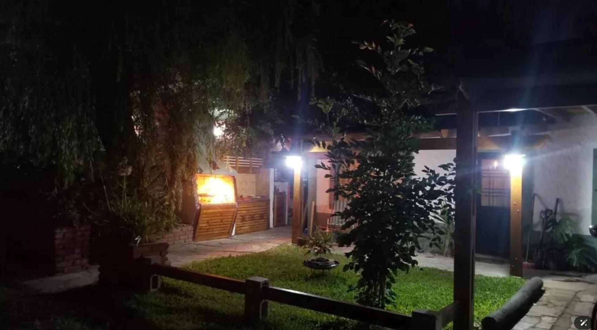 Casa en Alquiler con 1 cochera