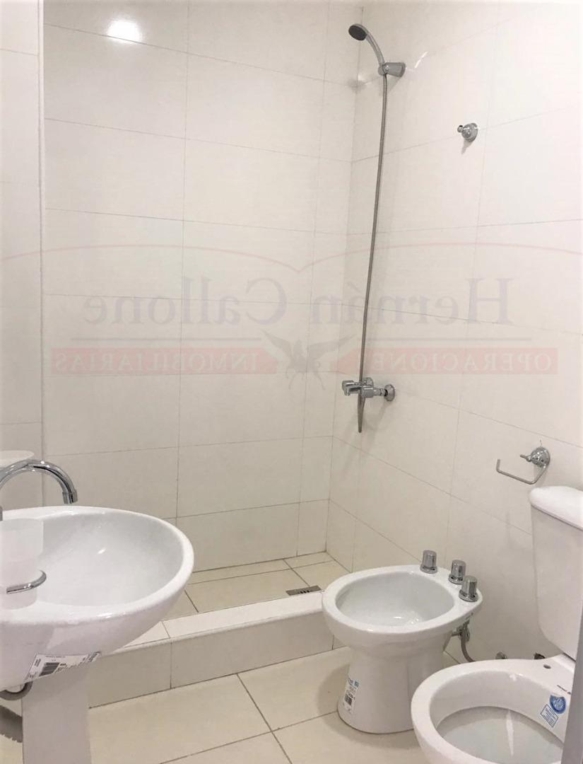 AMPLIO DEPARTAMENTO 2 AMBIENTES CON BALCÓN AL FRENTE