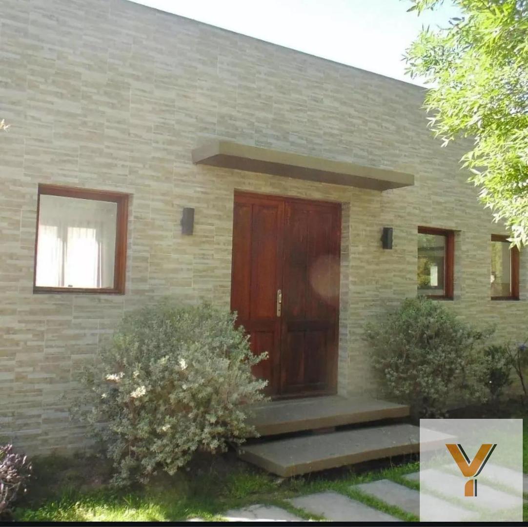 Casa 4 ambientes con 3 baños